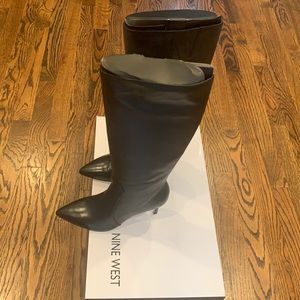 Chic black leather Nine West pointed toe boots